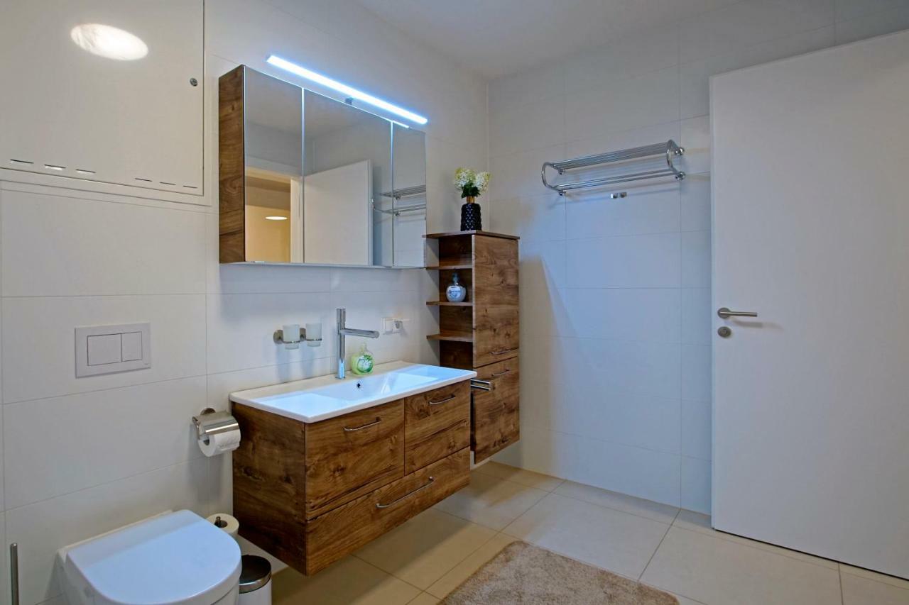 English Theater Apartment At Rathaus Vienna Exterior photo